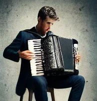 Kann ich Akkordeon online lernen?